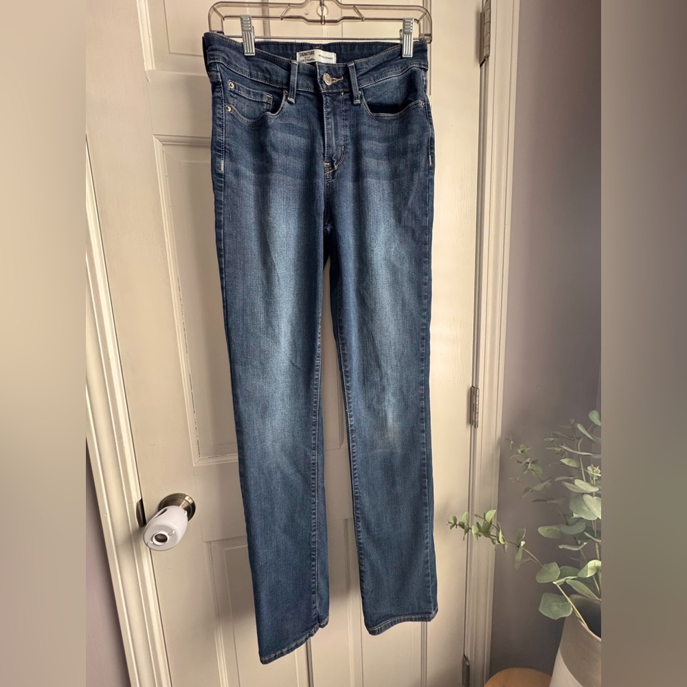 Levi Midrise Straight Jeans